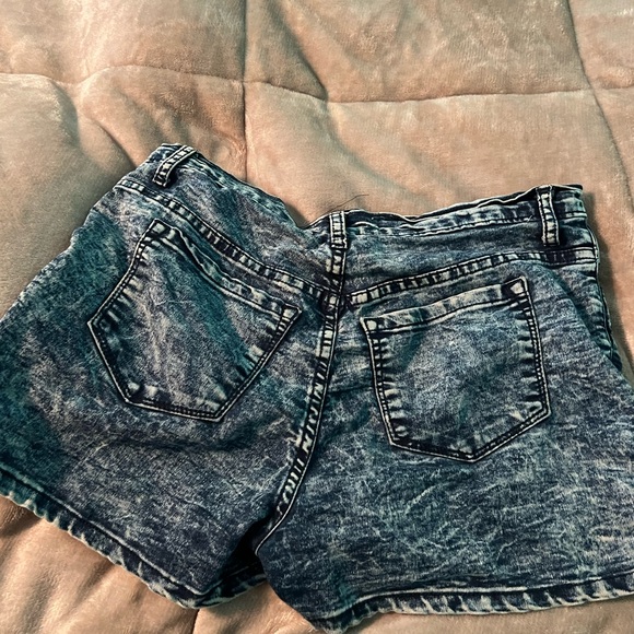 Akira shorts - Picture 2 of 2